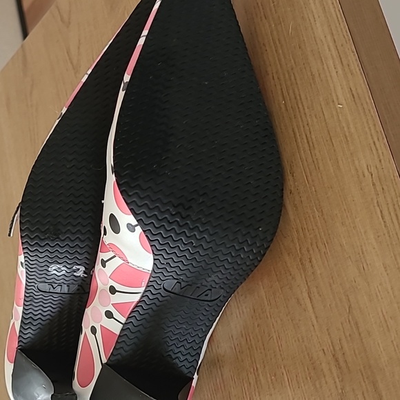 Shoes - Picture 6 of 6